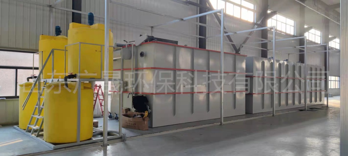 銀色氣浮機(jī)現(xiàn)場(chǎng)安裝 (2).jpg